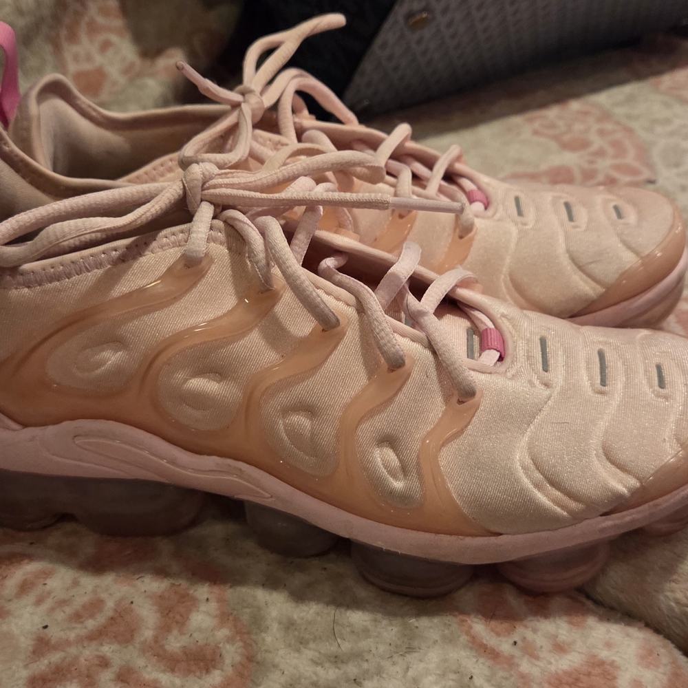 Nike Women's Sneakers in Pink and Peach